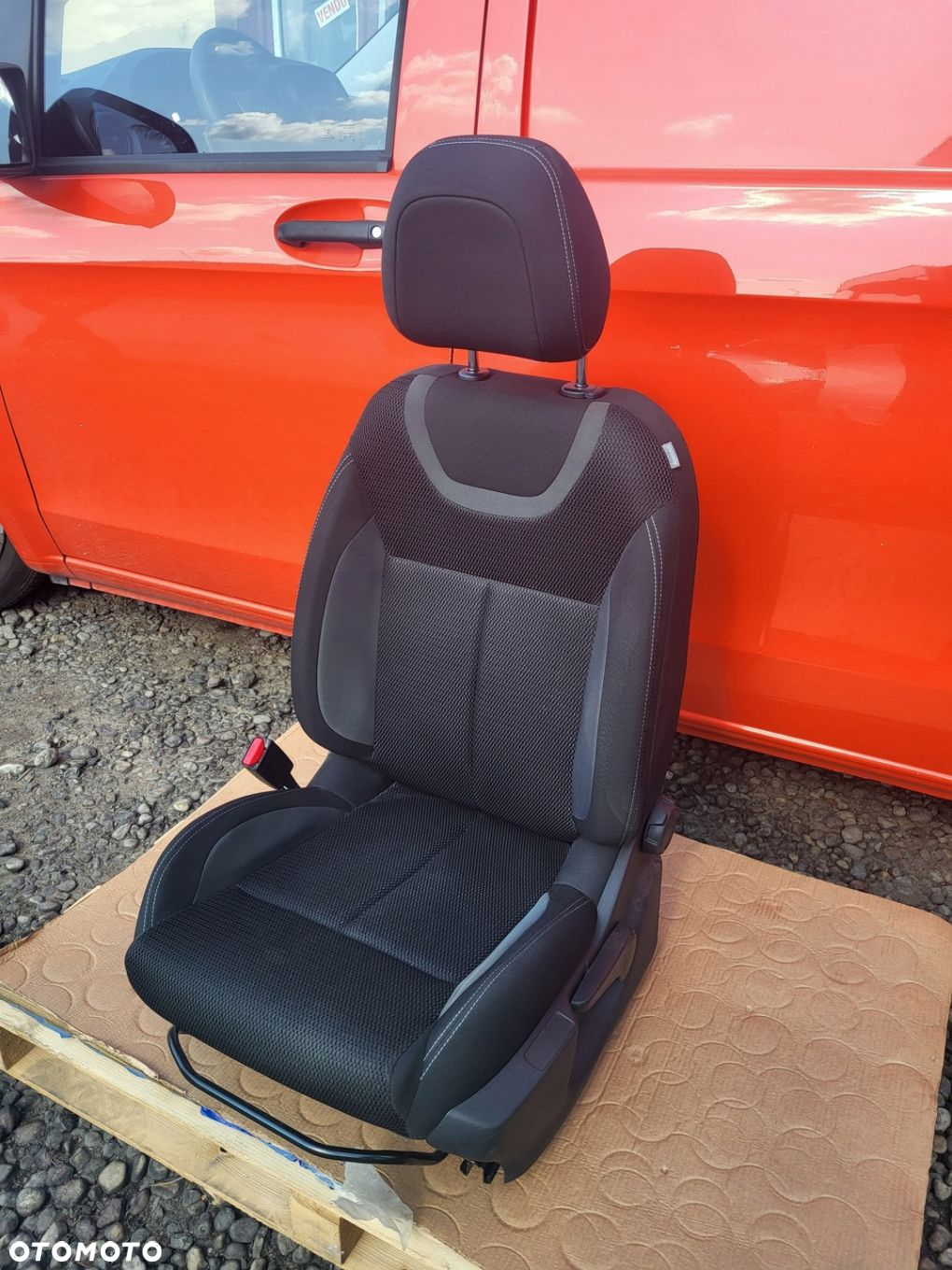 FOTEL LEWY KIEROWCY CITROEN C4 II LIFT 2017 EUROPA - 2