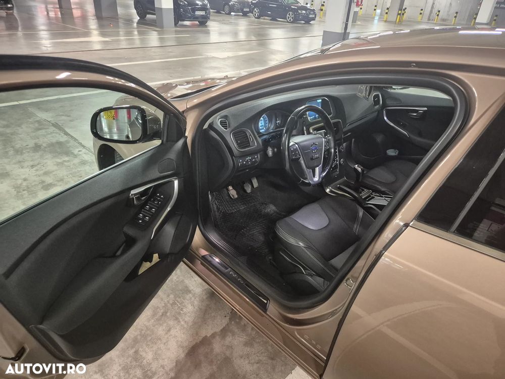 Volvo V40 D4 VEA R-Design - 11