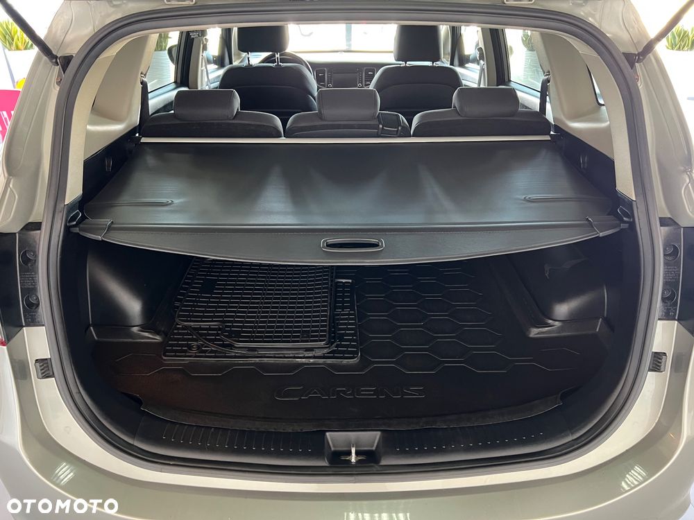 Kia Carens - 28