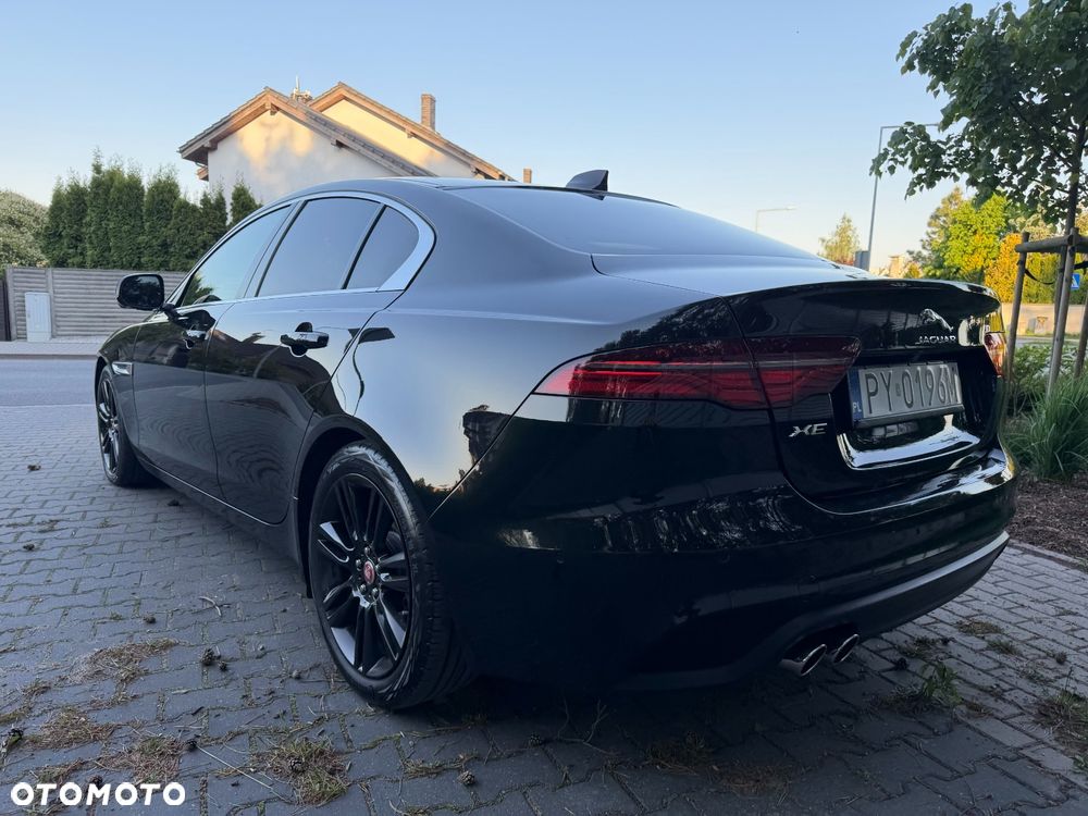 Jaguar XE - 13