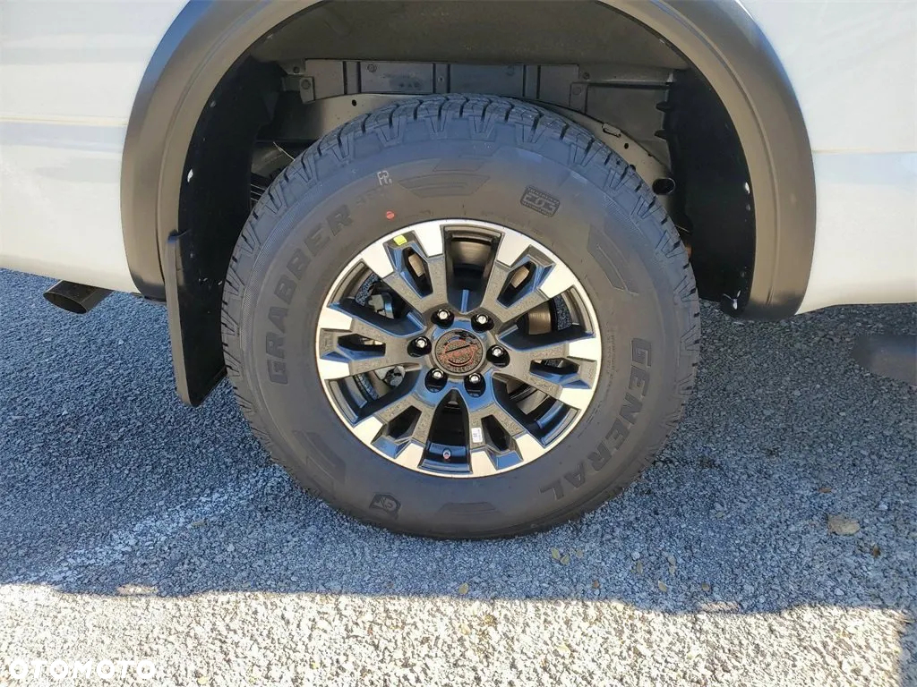 Nissan Titan - 17