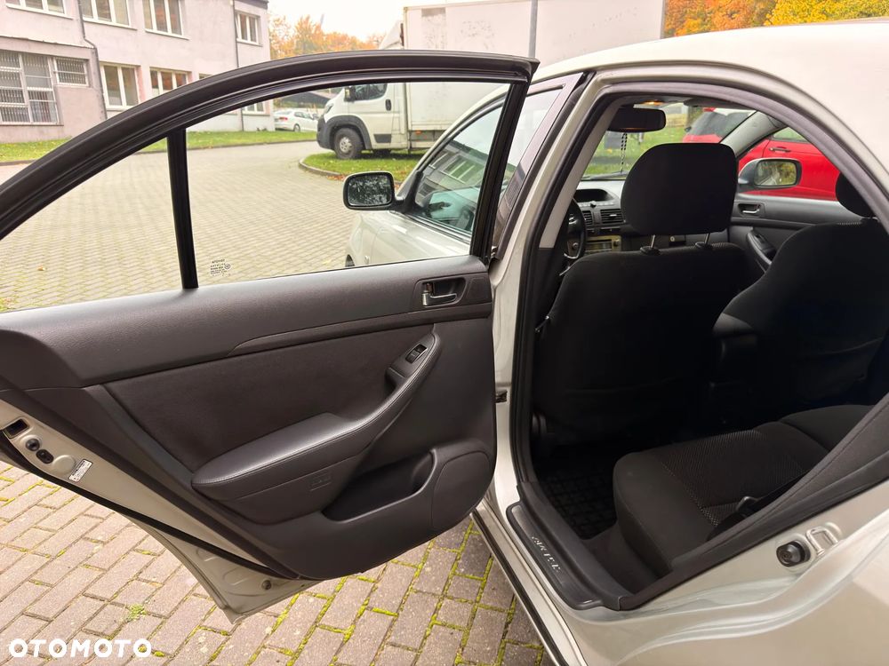 Toyota Avensis - 20