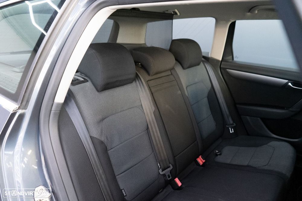 VW Passat Variant 1.6 TDI BlueMotion - 41