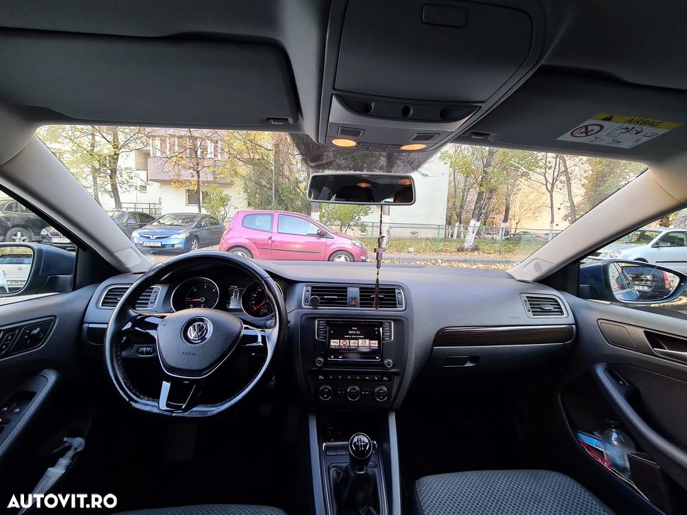 Volkswagen Jetta 2.0 TDI Comfortline - 2