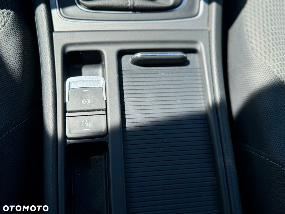 Volkswagen Golf 1.6 TDI DPF Comfortline - 27