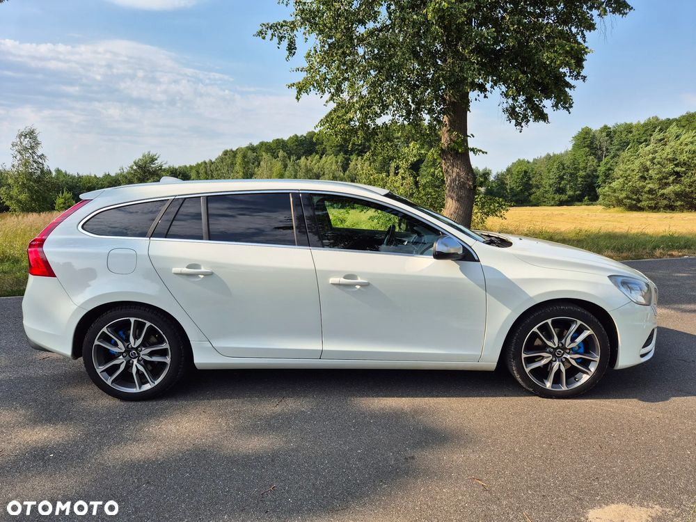 Volvo V60 D3 R-Design - 10