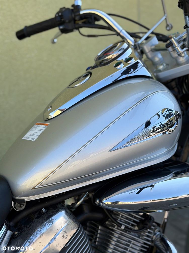 Suzuki Intruder - 17