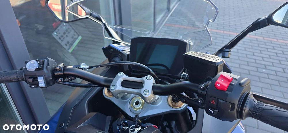 Suzuki GSX - 13