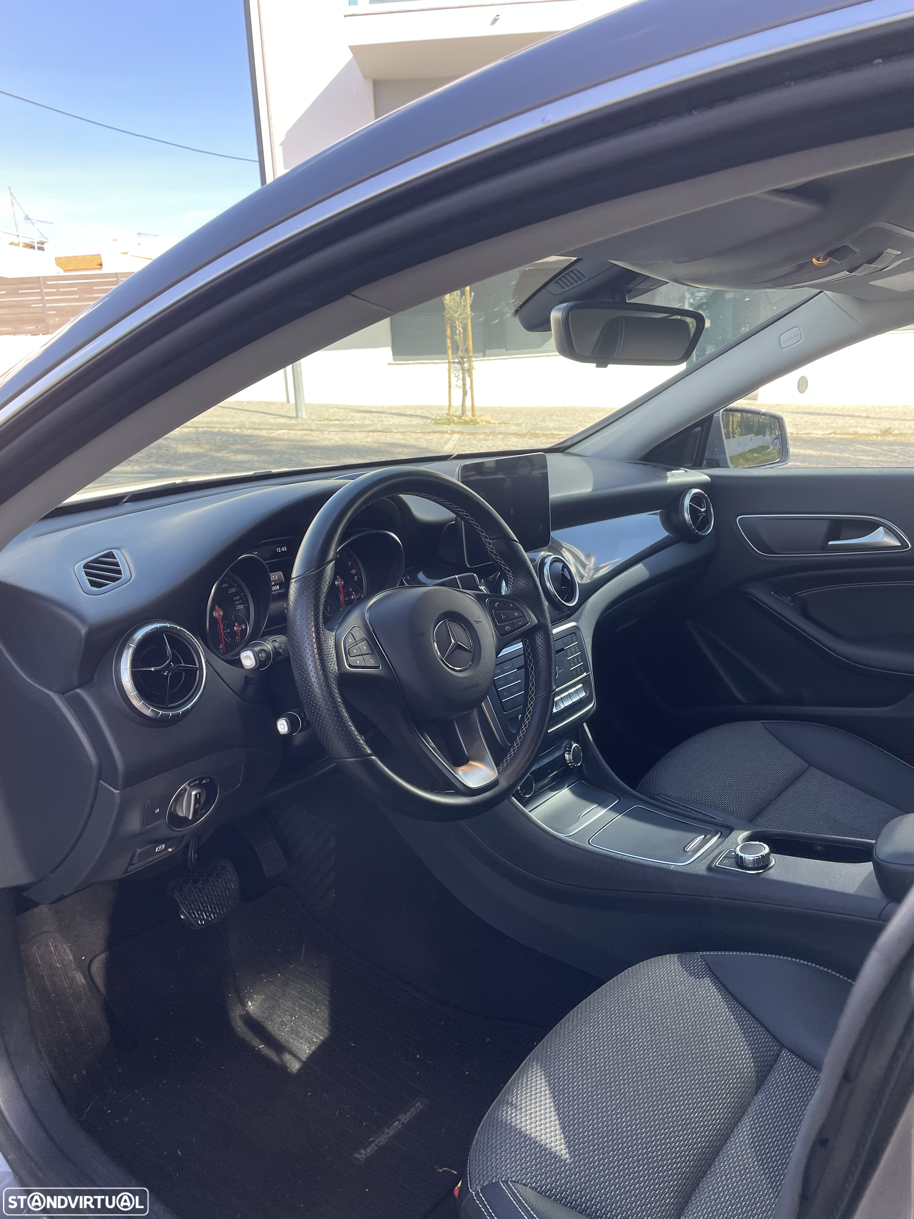 Mercedes-Benz CLA 180 - 8