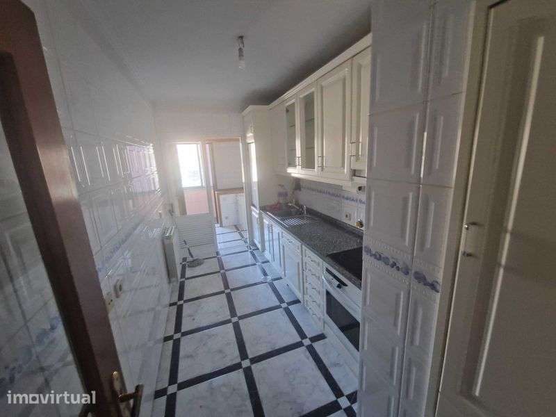 Aluga-se Apartamento T1 - Santo Ovídio - Junto ao Metro - Grande imagem: 2/10