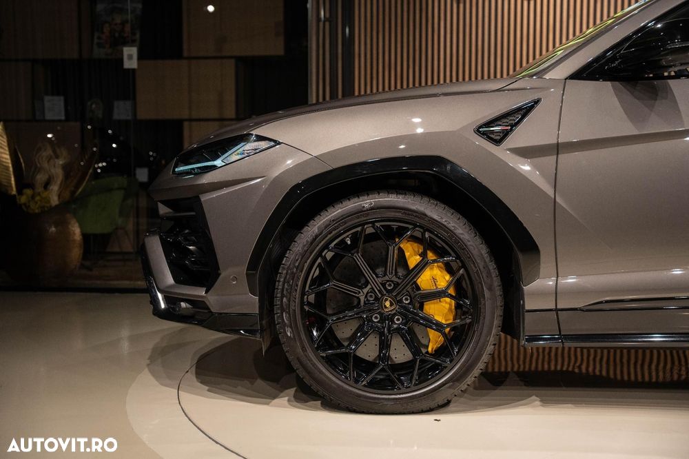 Lamborghini URUS - 10