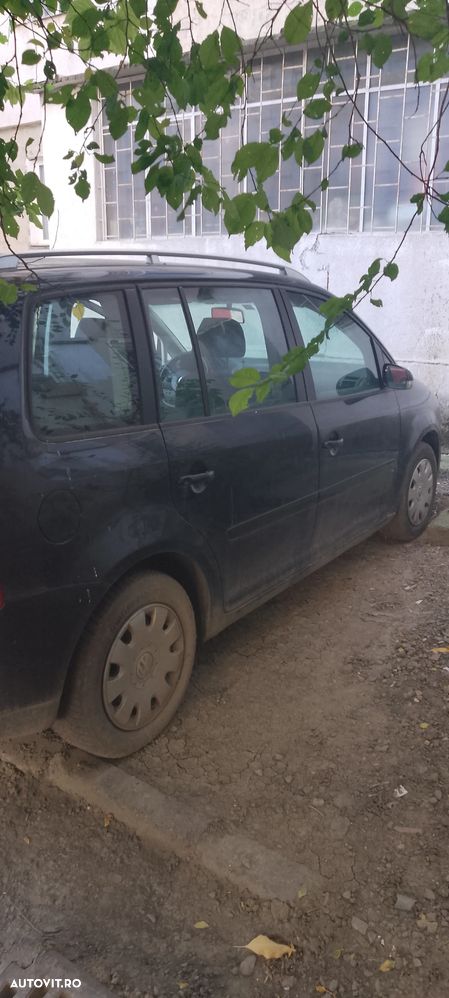 Volkswagen Touran - 4