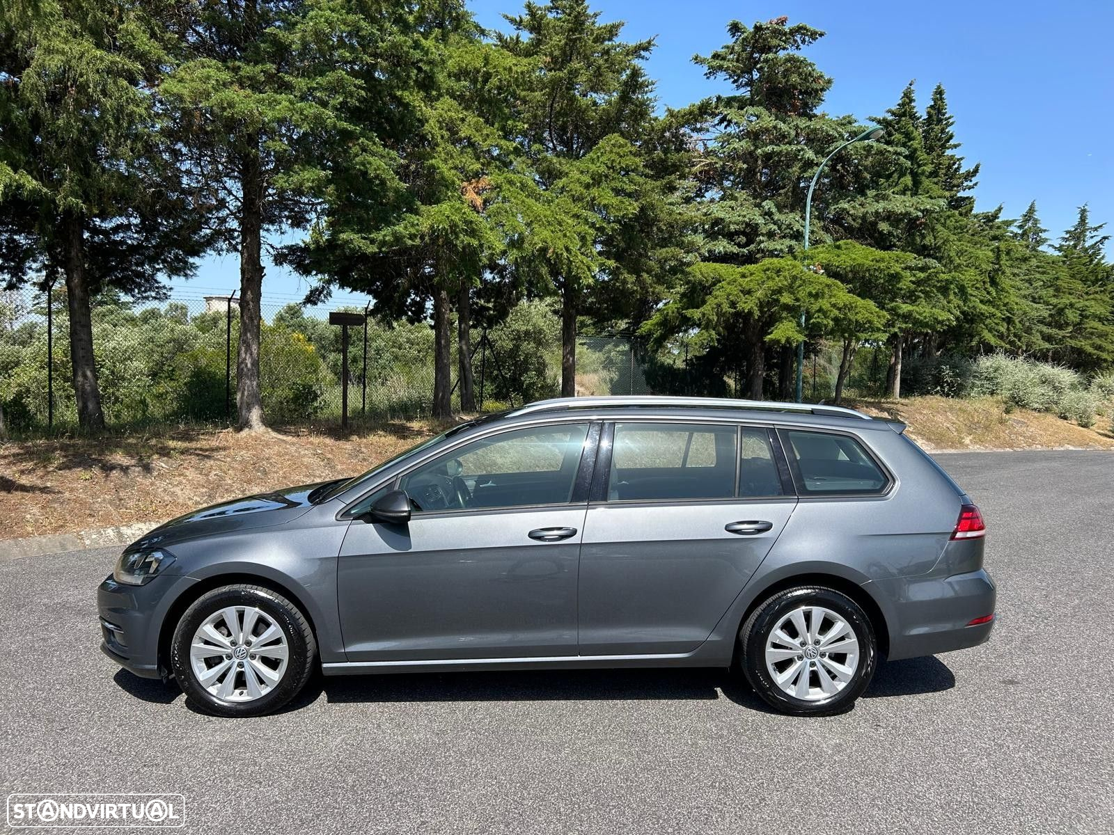 VW Golf Variant 1.6 TDi Confortline DSG - 4