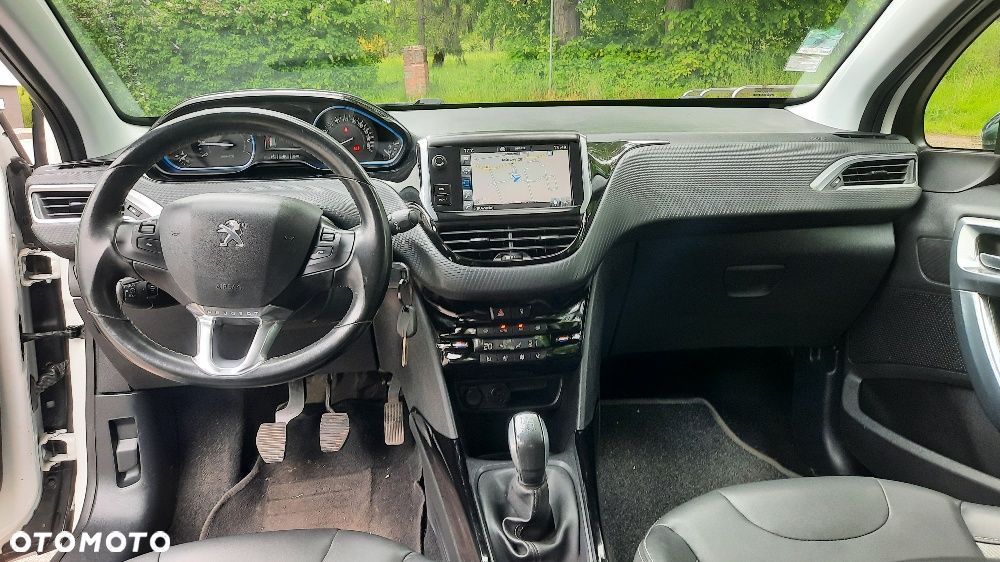 Peugeot 2008 1.2 Pure Tech Allure S&S - 11