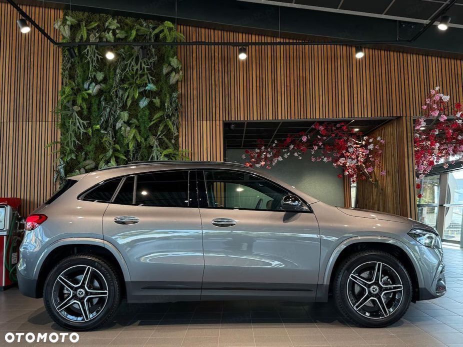 Mercedes-Benz GLA - 8