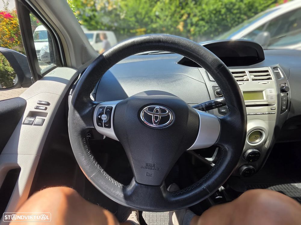 Toyota Yaris 1.0 VVT-i AC - 6