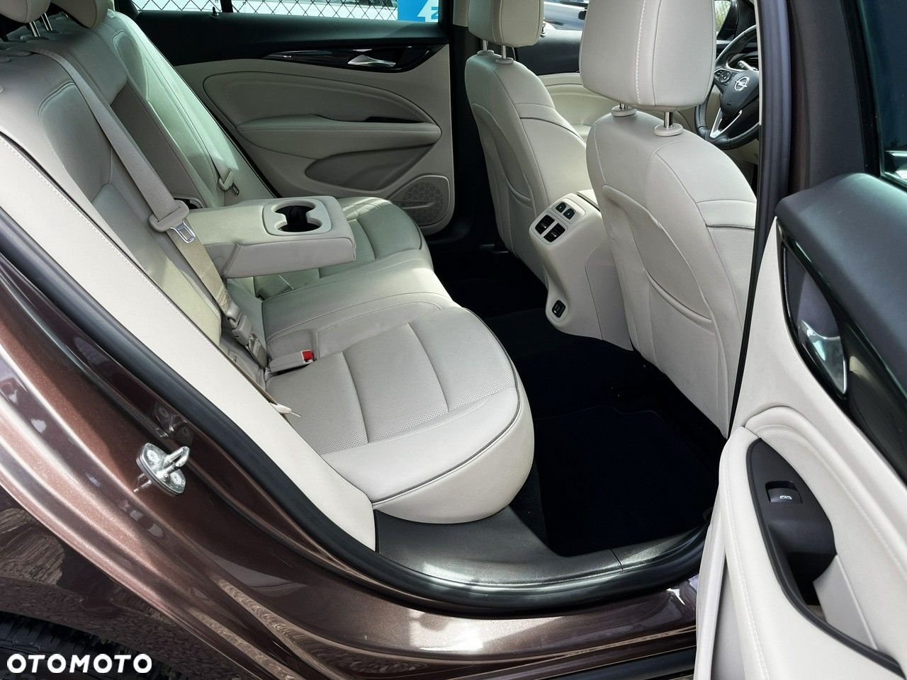 Opel Insignia - 36
