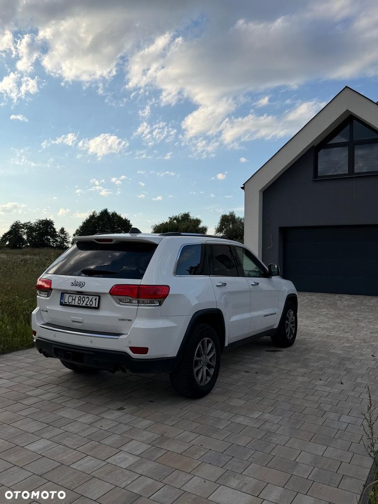 Jeep Grand Cherokee - 32