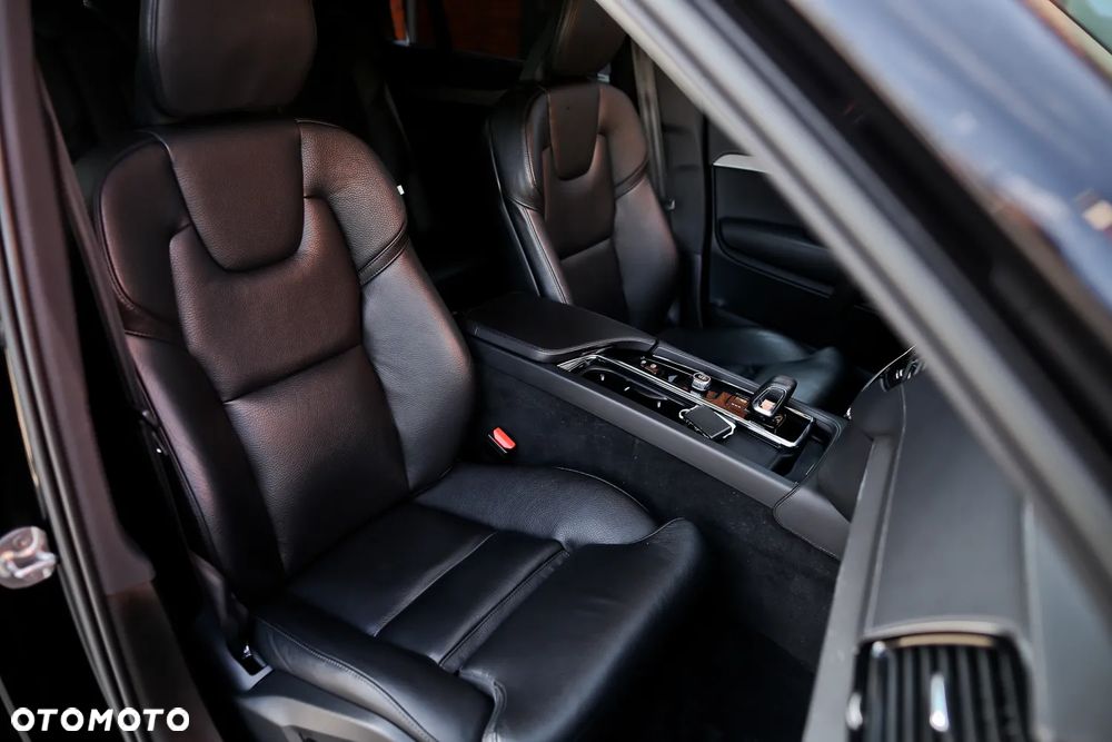 Volvo XC 90 B5 D AWD R-Design 7os - 30