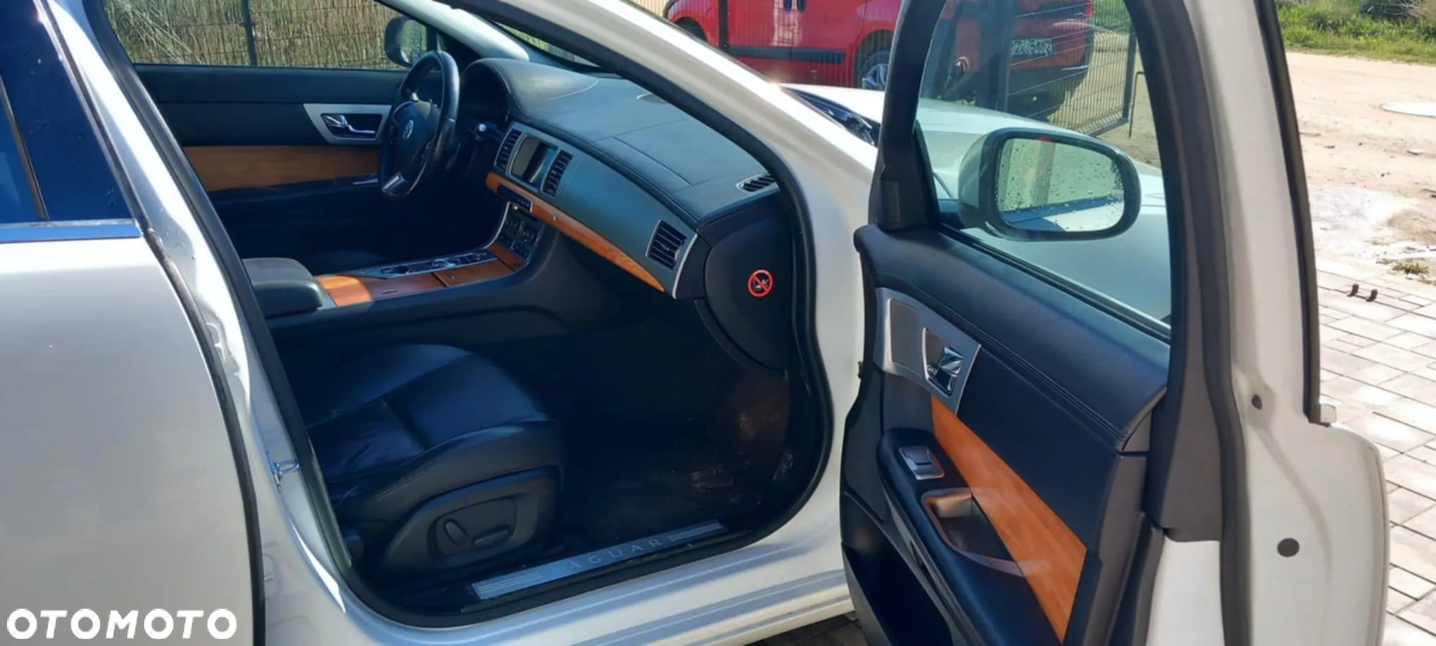 Jaguar XF 2.2 D Premium Luxury - 8