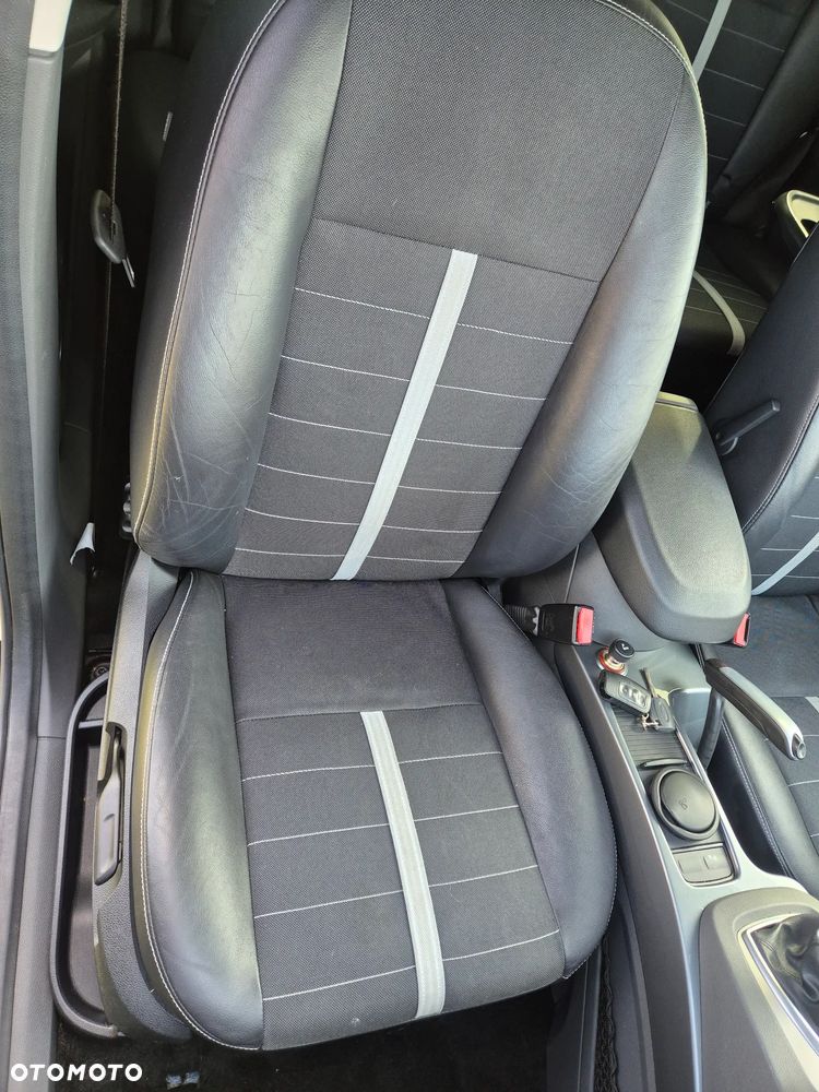 Ford Kuga - 27