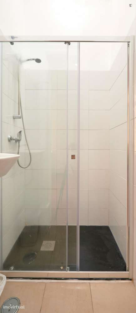 Quarto - localizado em Saldanha Lisbon - Grande imagem: 4/12