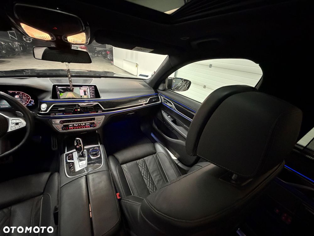 BMW Seria 7 745e sport - 35