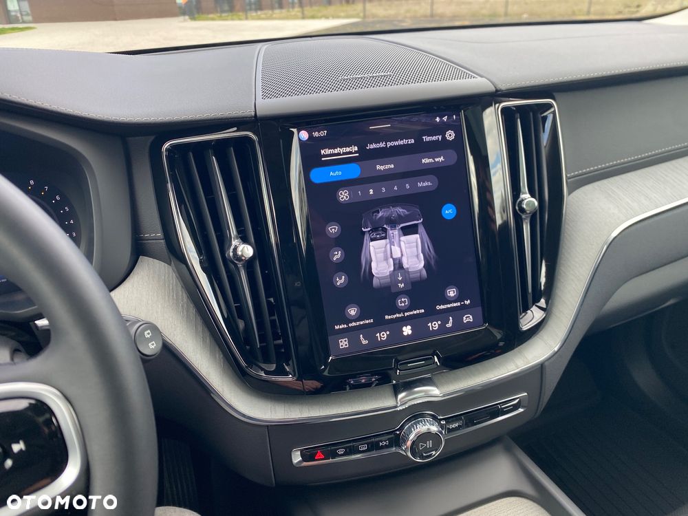 Volvo XC 60 B5 B AWD Ultra Black Edition - 13