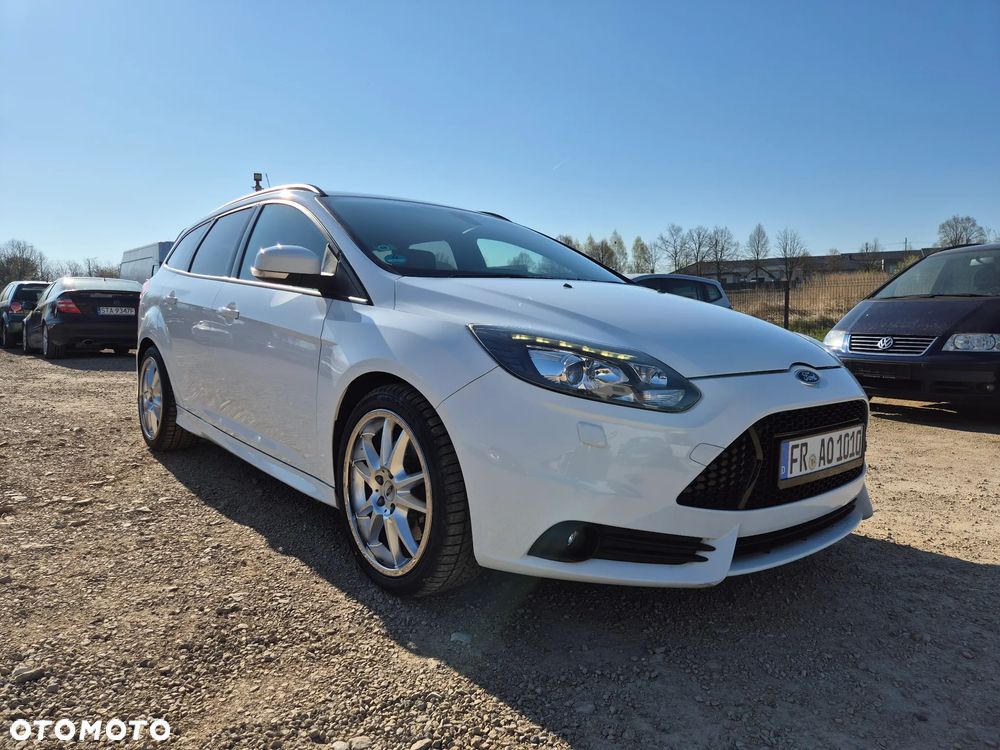 Ford Focus 2.0 EcoBoost ST mit Leder-Sport-Paket - 2