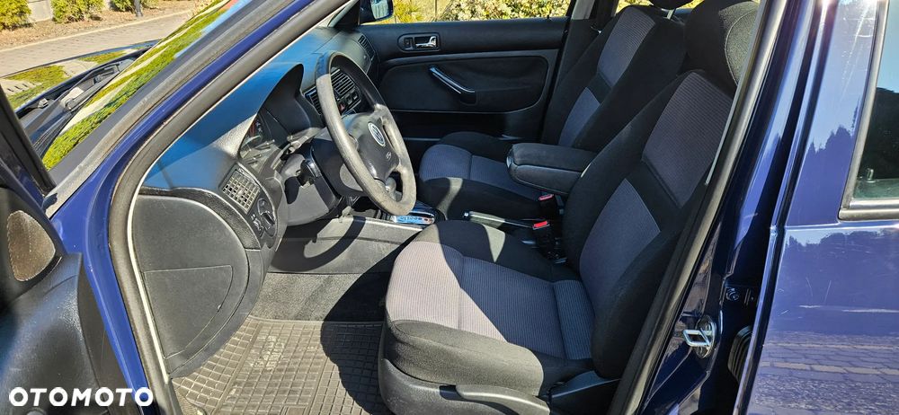 Volkswagen Golf - 8