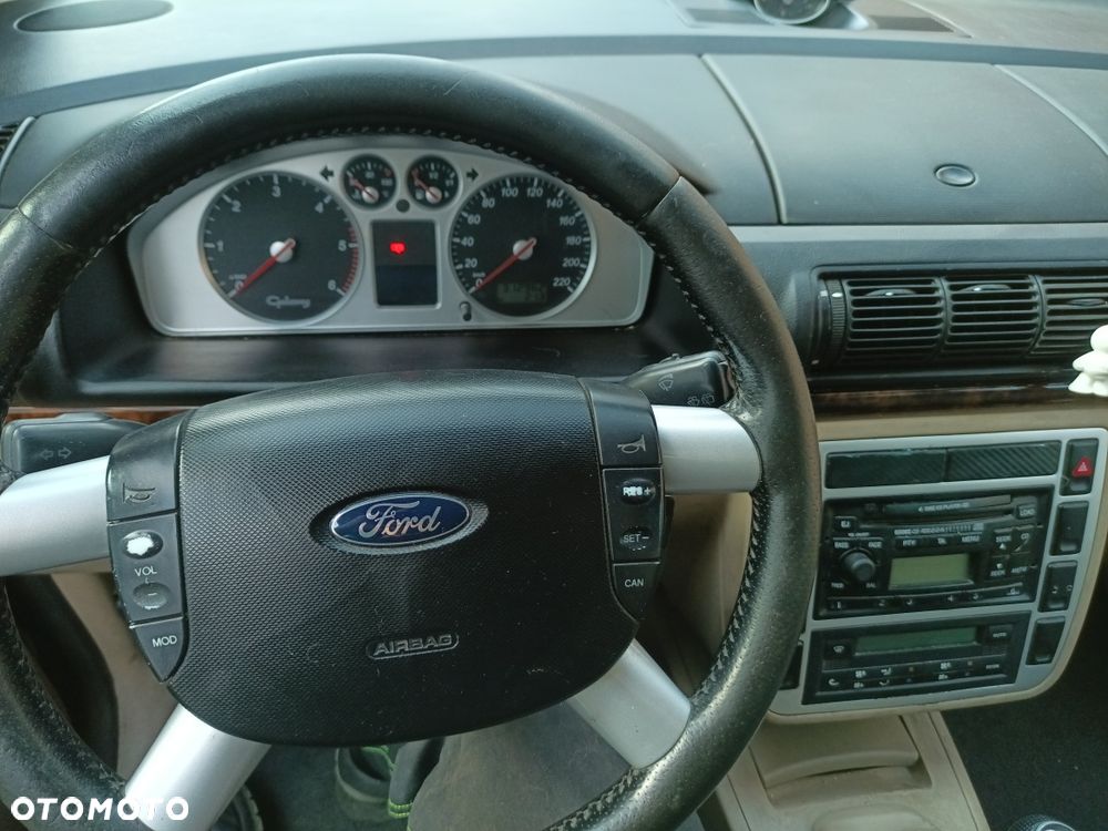 Ford Galaxy - 10