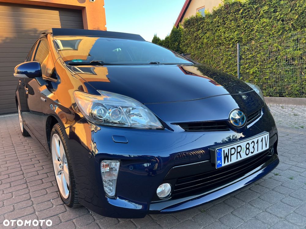 Toyota Prius (Hybrid) Executive - 14