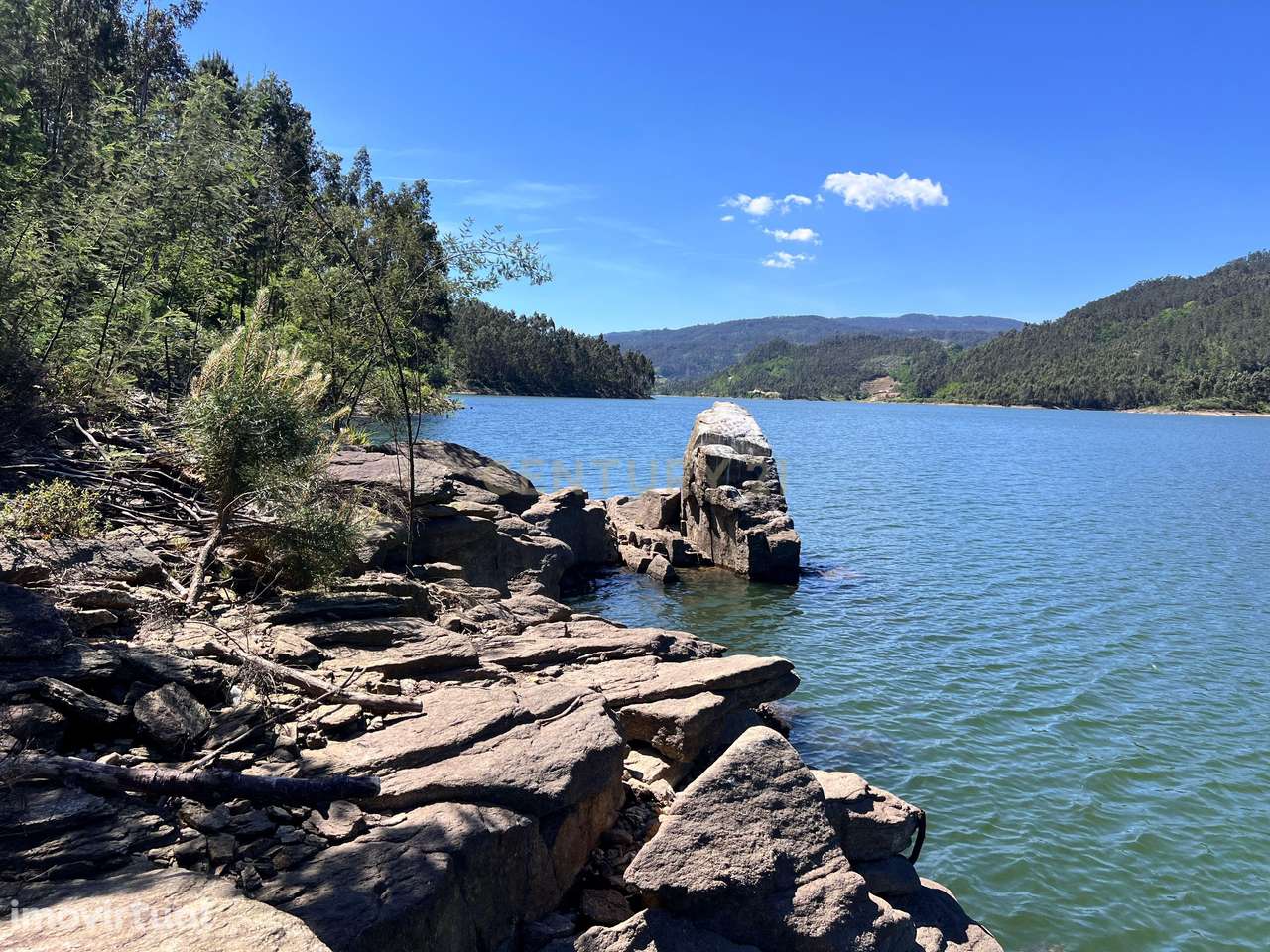 Terreno com 3 ha junto à barragem de Ribeiradio - Grande imagem: 2/22
