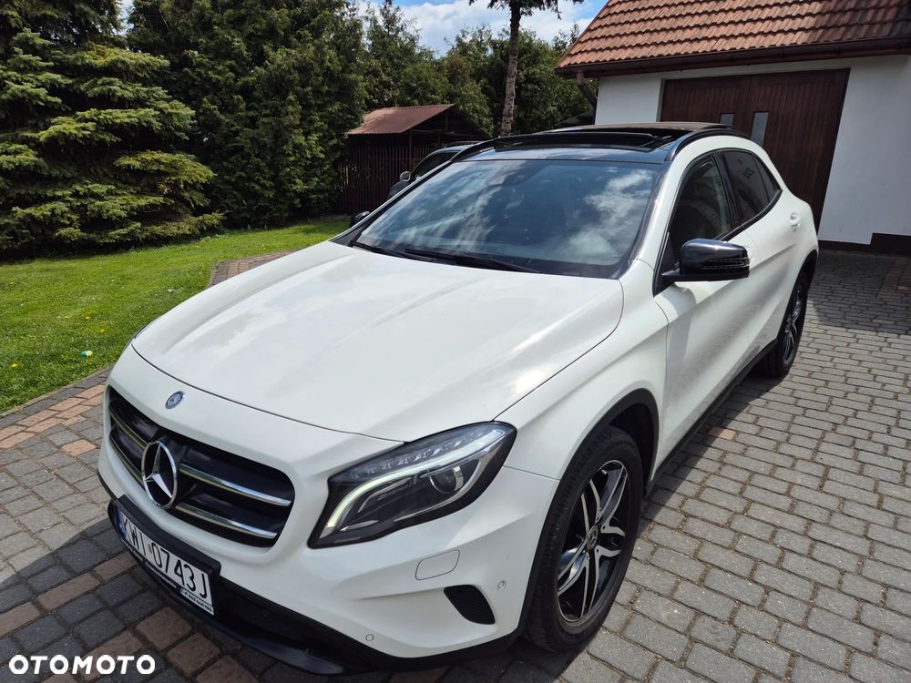 Mercedes-Benz GLA 200 Urban - 4
