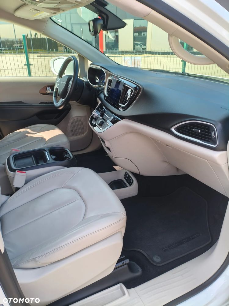 Chrysler Pacifica - 9