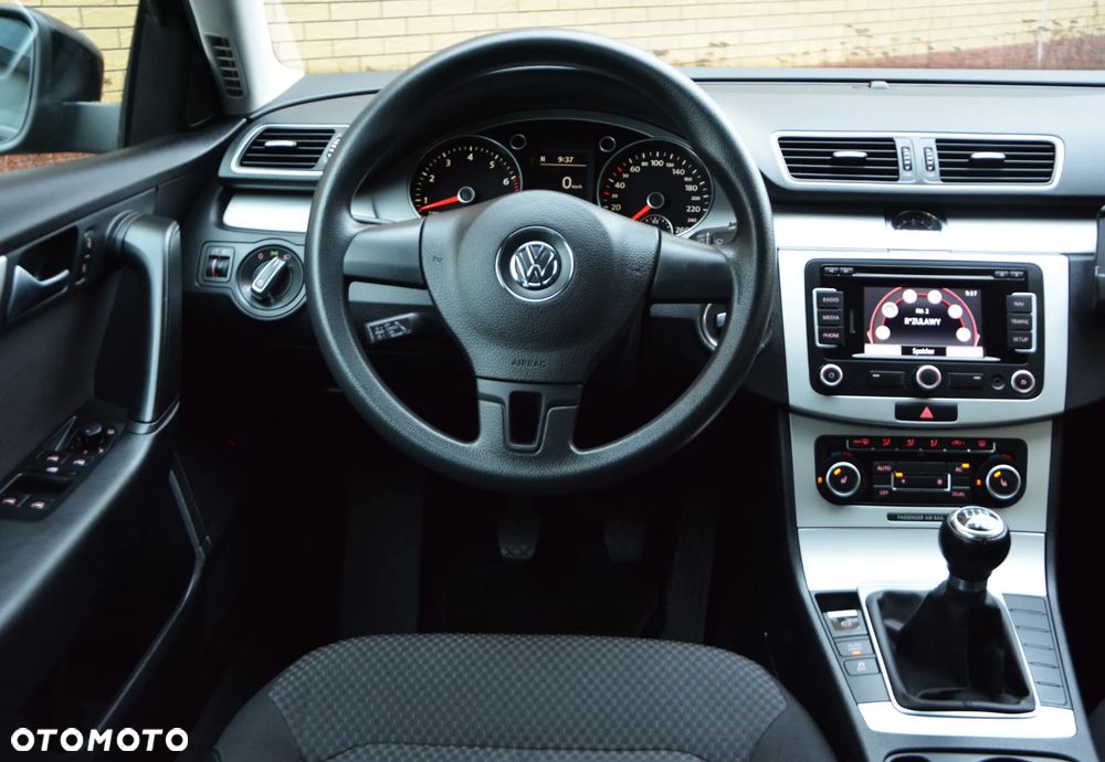 Volkswagen Passat - 32