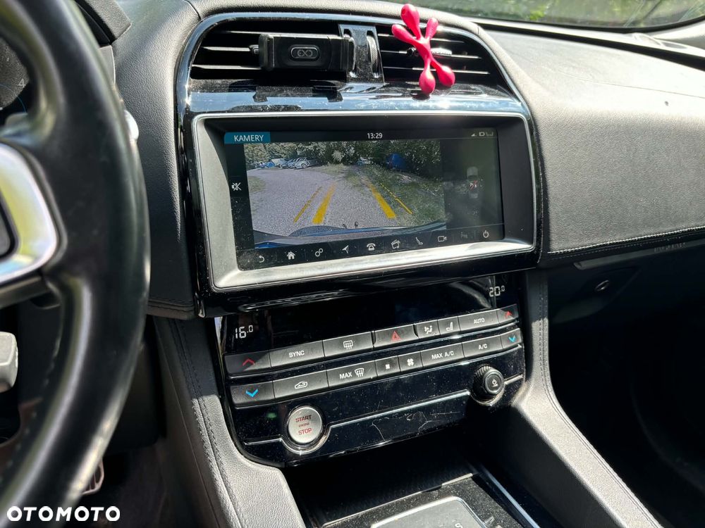 Jaguar F-Pace 20d Prestige - 8