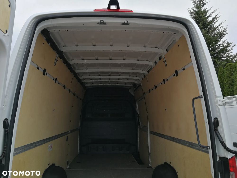 Mercedes-Benz Sprinter - 12