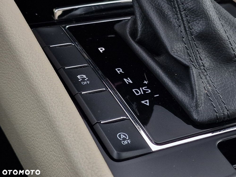 Skoda Superb 2.0 TDI SCR Style DSG - 21