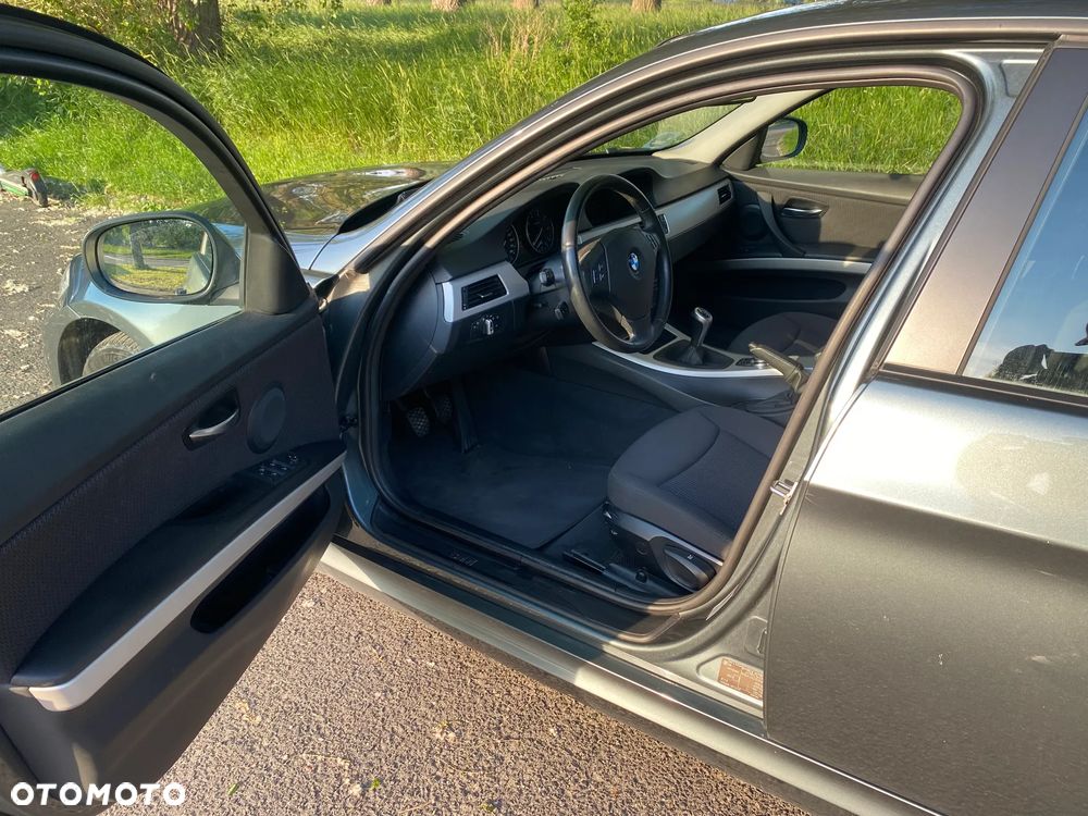 BMW Seria 3 318i - 9