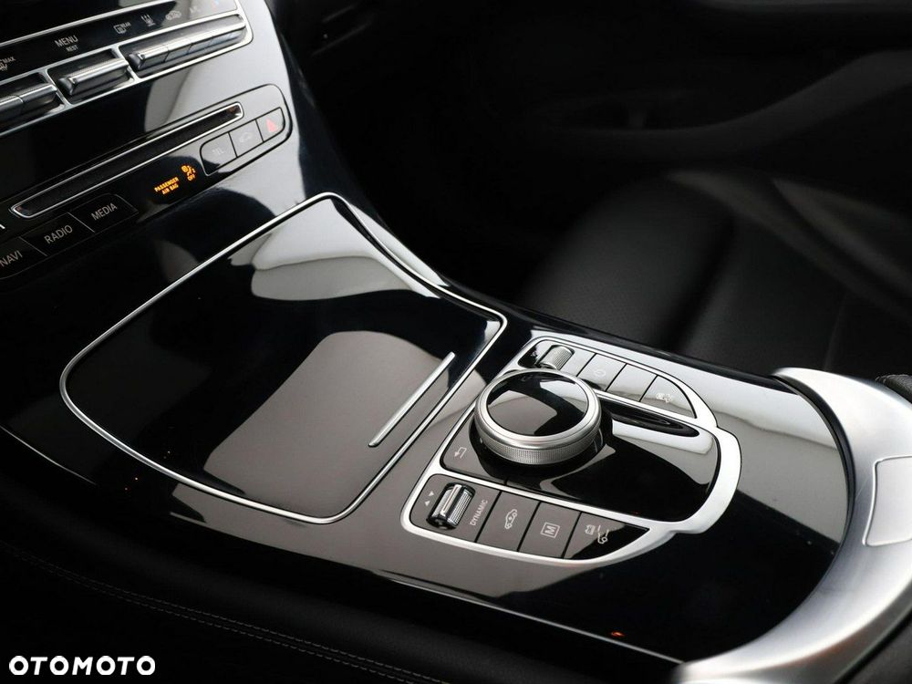 Mercedes-Benz GLC 350 e 4Matic 7G-TRONIC AMG Line - 29