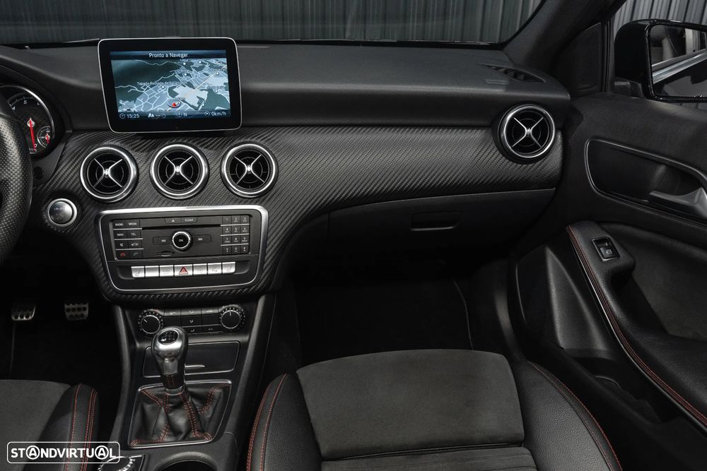 Mercedes-Benz A 180 AMG Line - 8