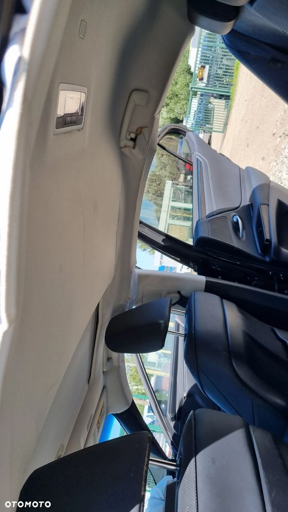 Lexus ES 300h Style Edition - 32