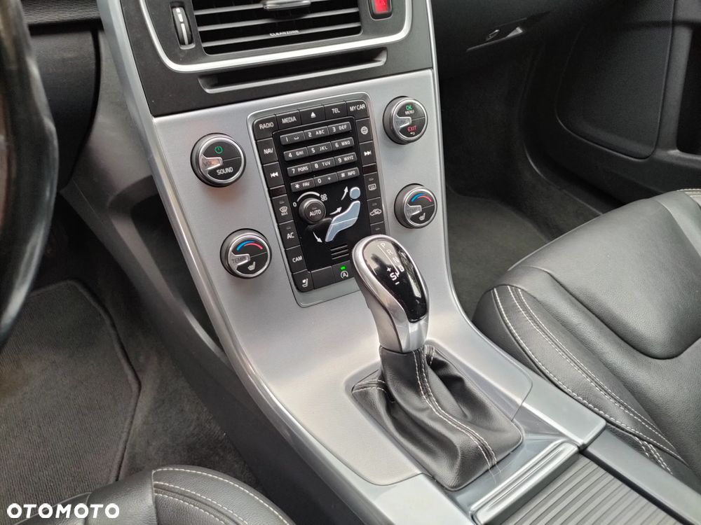 Volvo V60 D4 Geartronic Summum - 25