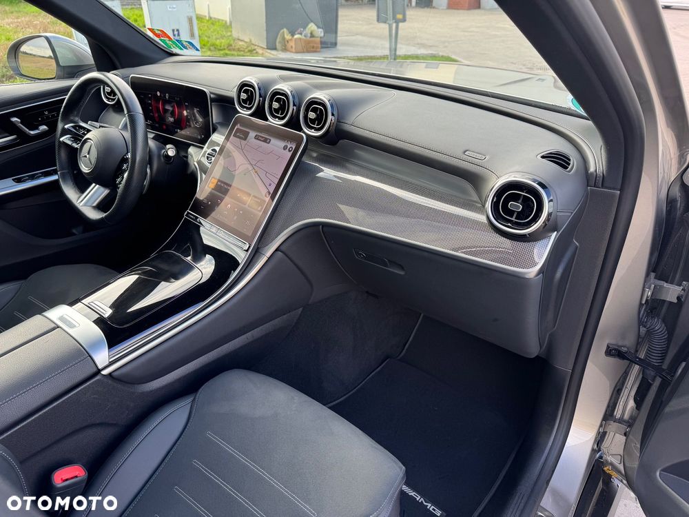 Mercedes-Benz GLC 300 4Matic 9G-TRONIC AMG Line Plus - 38