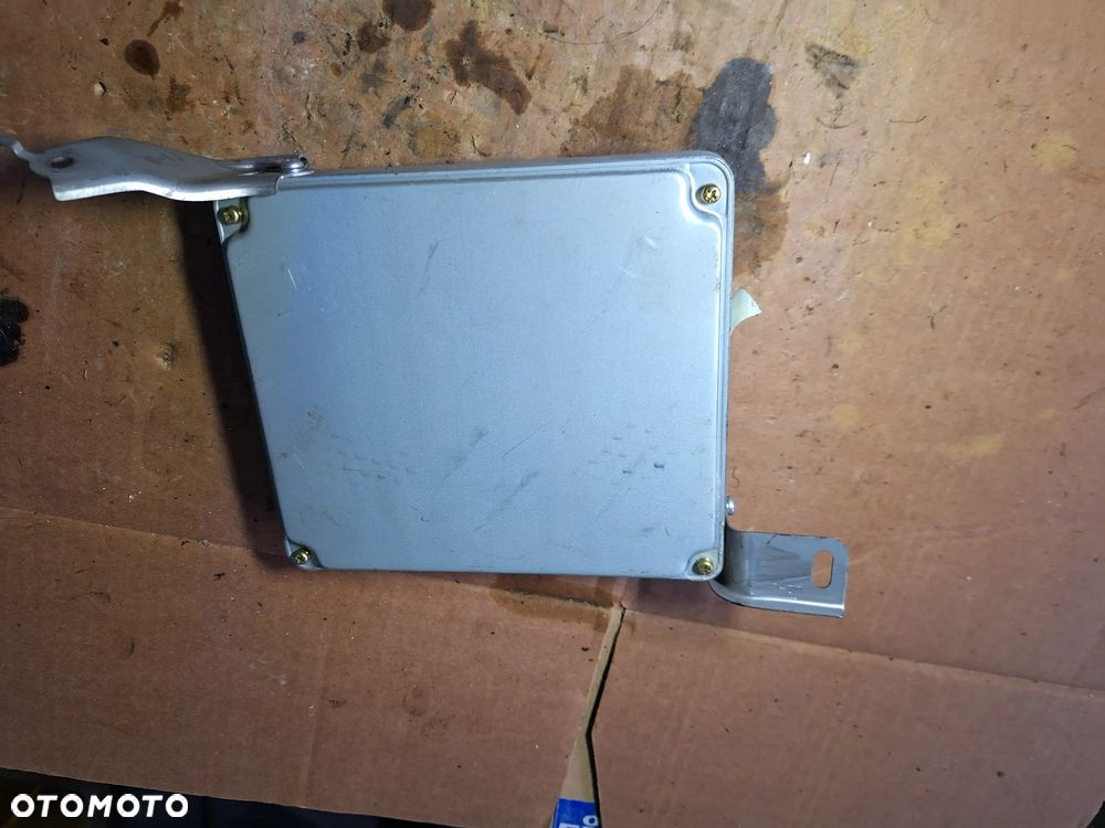 toyota avensis  2,0 D sterownik komputer silnika 8966105690   (7/14) - 3