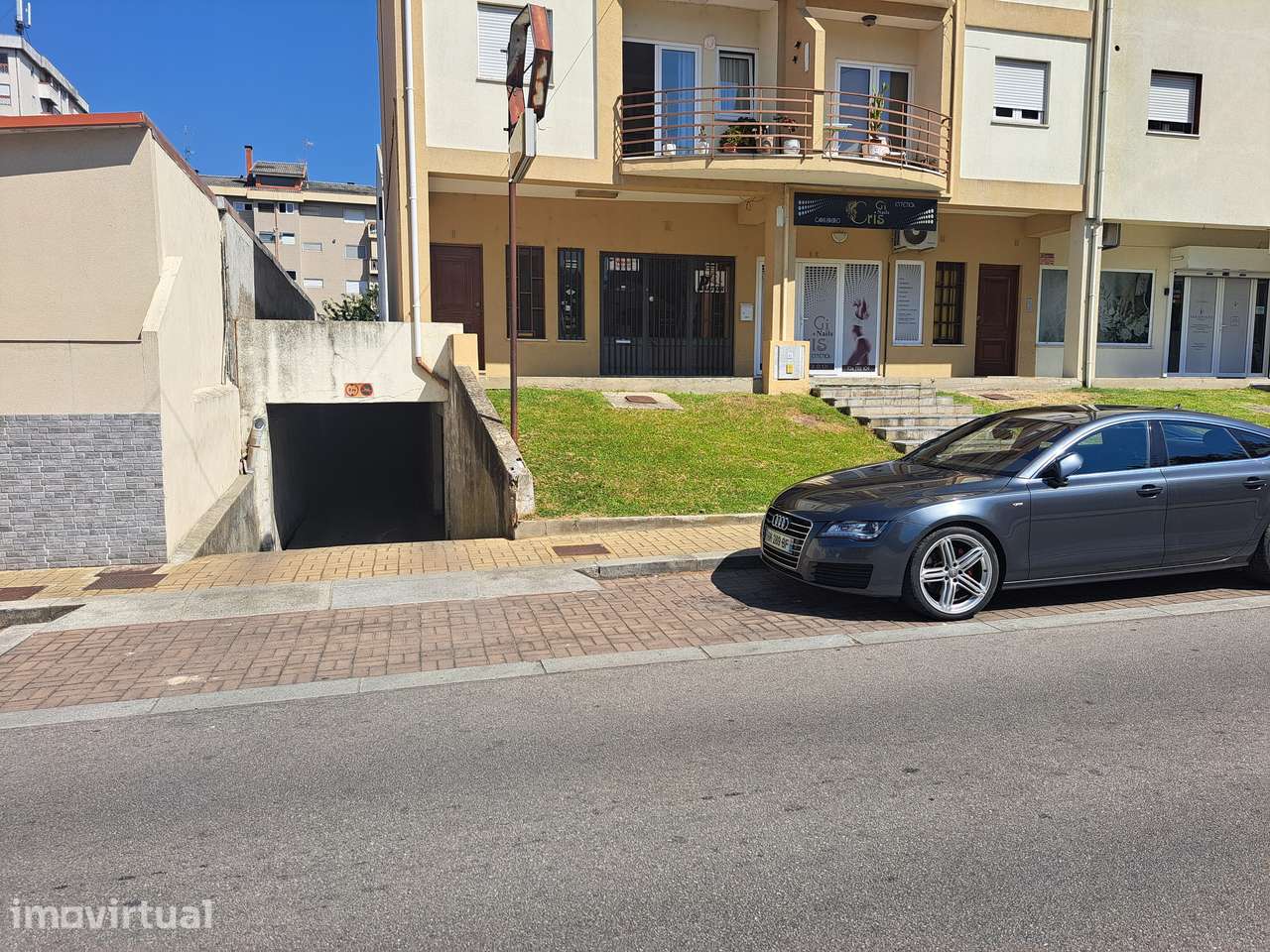 GARAGEM 1 CARRO CENTRO CIDADE DE CHAVES 7400,00 EUROS - Grande imagem: 3/7