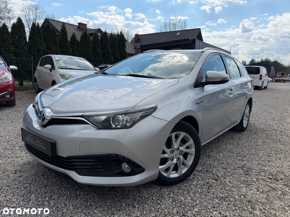 Toyota Auris Hybrid 135 Premium - 1