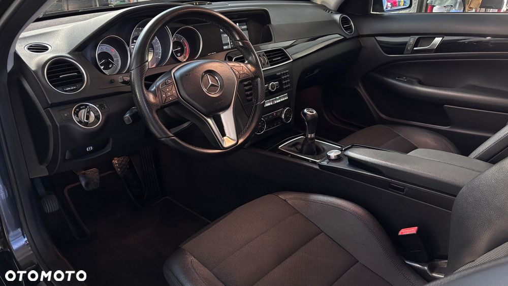 Mercedes-Benz Klasa C 220 CDI BlueEff - 19