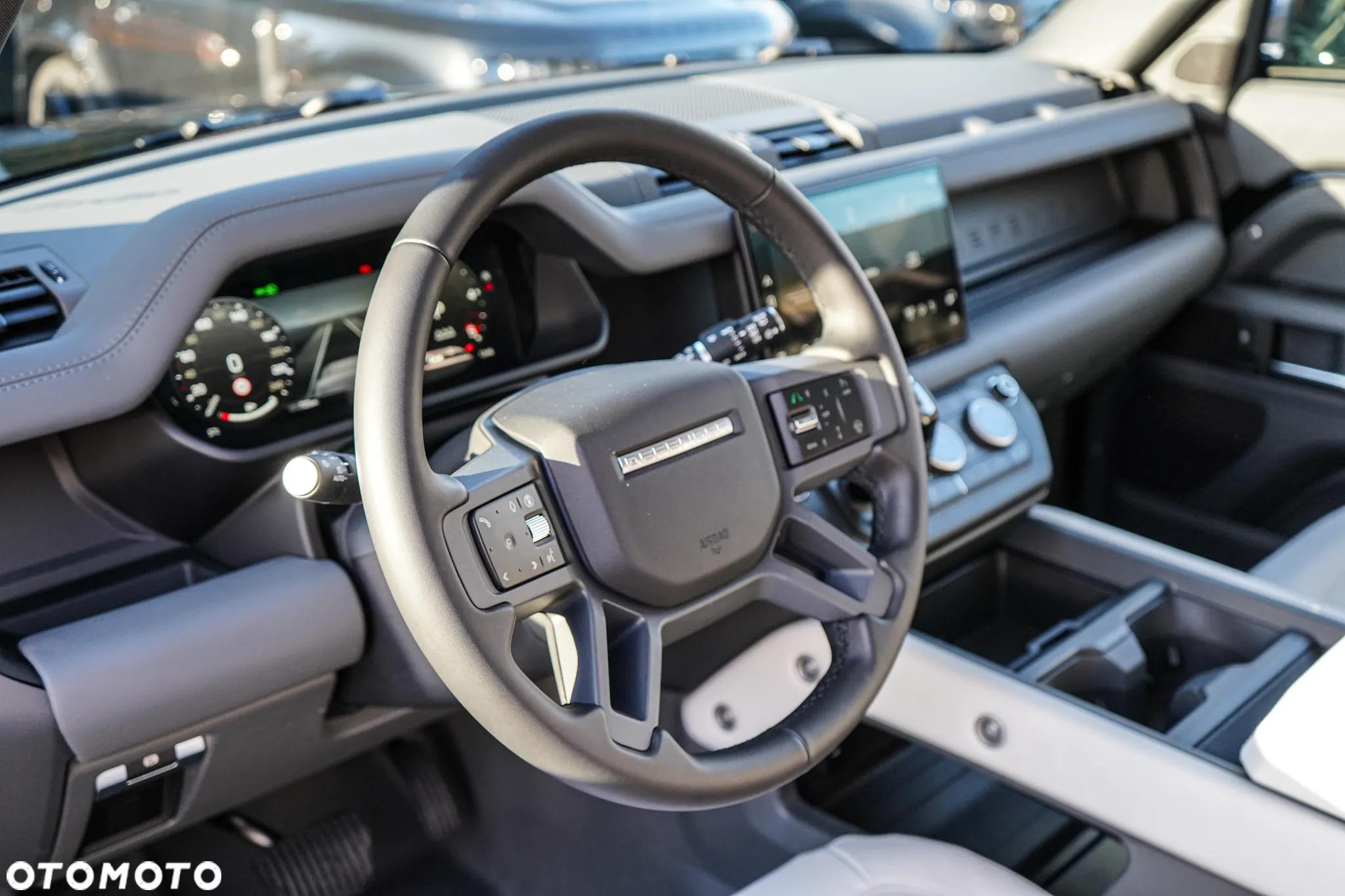 Land Rover Defender - 12